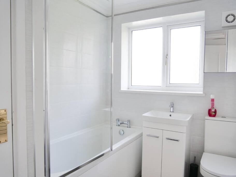 Cosy Four Bed Property With En-Suite Near To Nec Birmingham Airport And The City 外观 照片