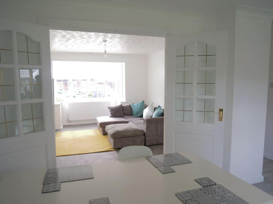 Cosy Four Bed Property With En-Suite Near To Nec Birmingham Airport And The City 外观 照片